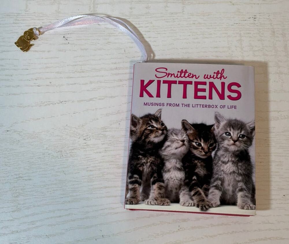 Smitten with Kittens: Musings from the Litterbox of Life (Charming Petites)